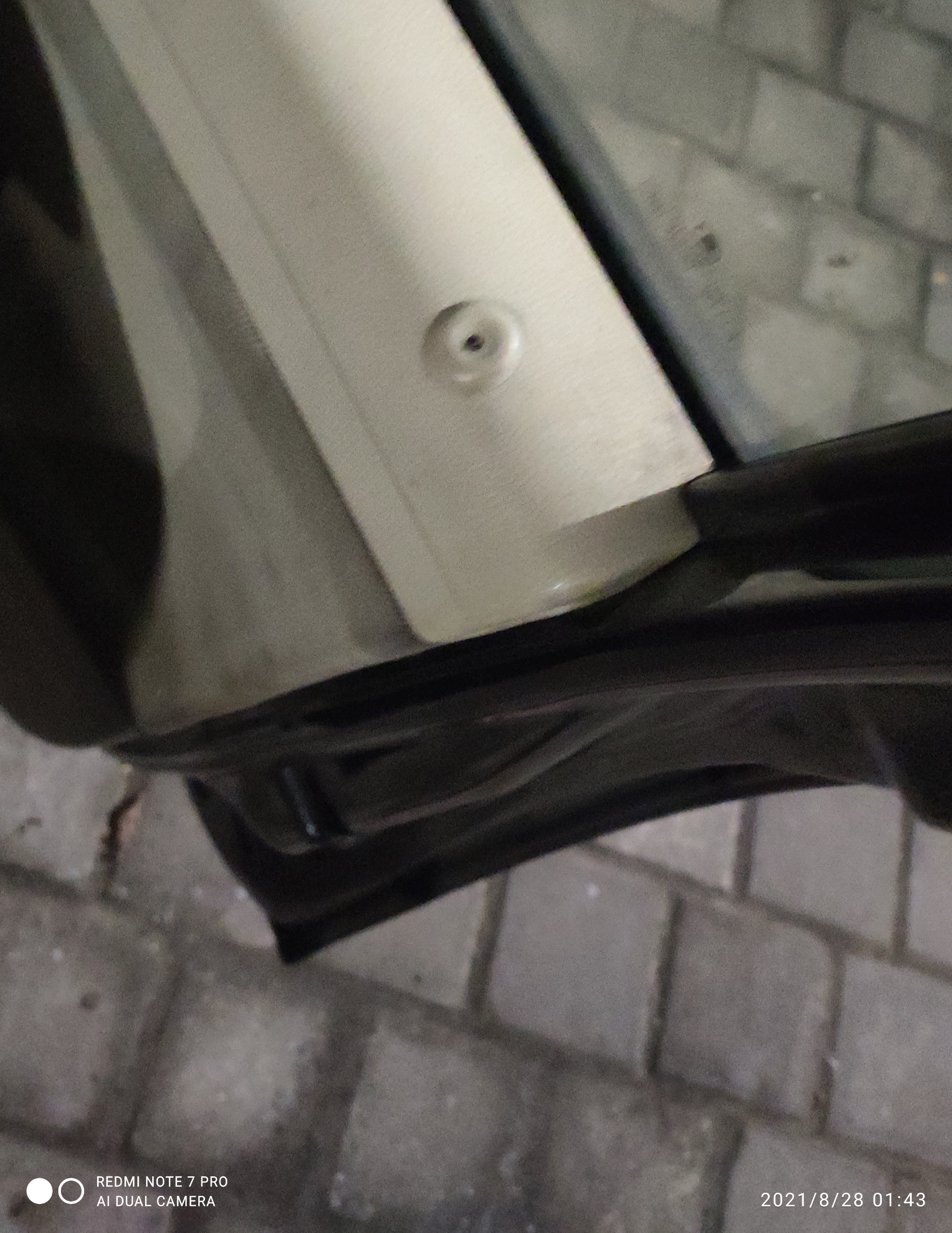 Round LED not blink driver side door