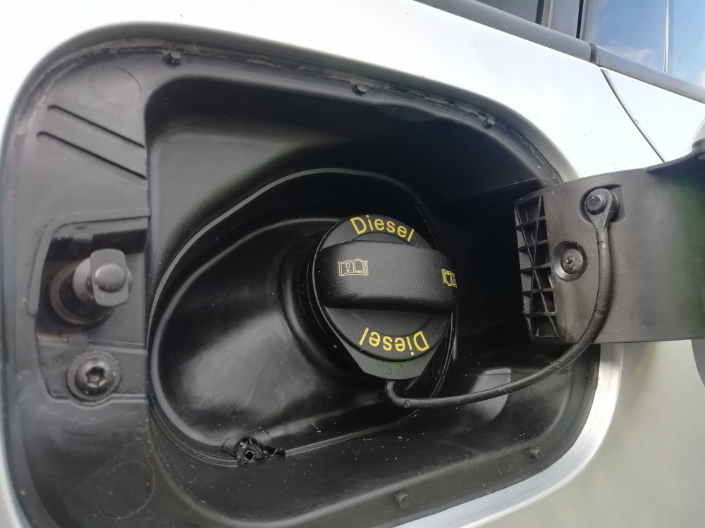 Diesel pump keeps clicking when fuelling at petrol station Skoda