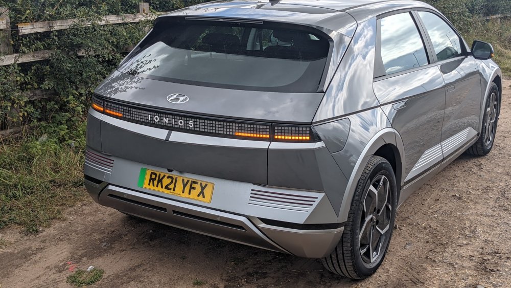 Ioniq5-2.thumb.jpg.e709b0b98510bf1f4558ba9e86da7cbd.jpg