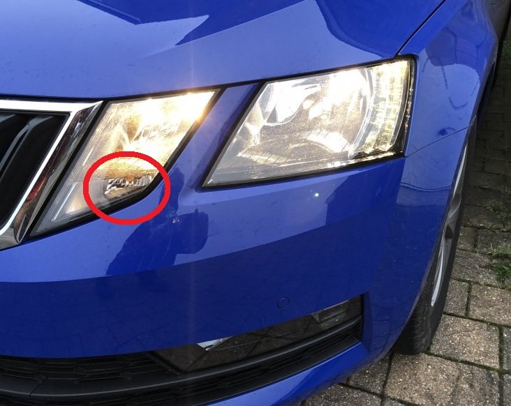 headlight.jpg.4ea47895f9f5119ec48e0a69fbf76d95.jpg