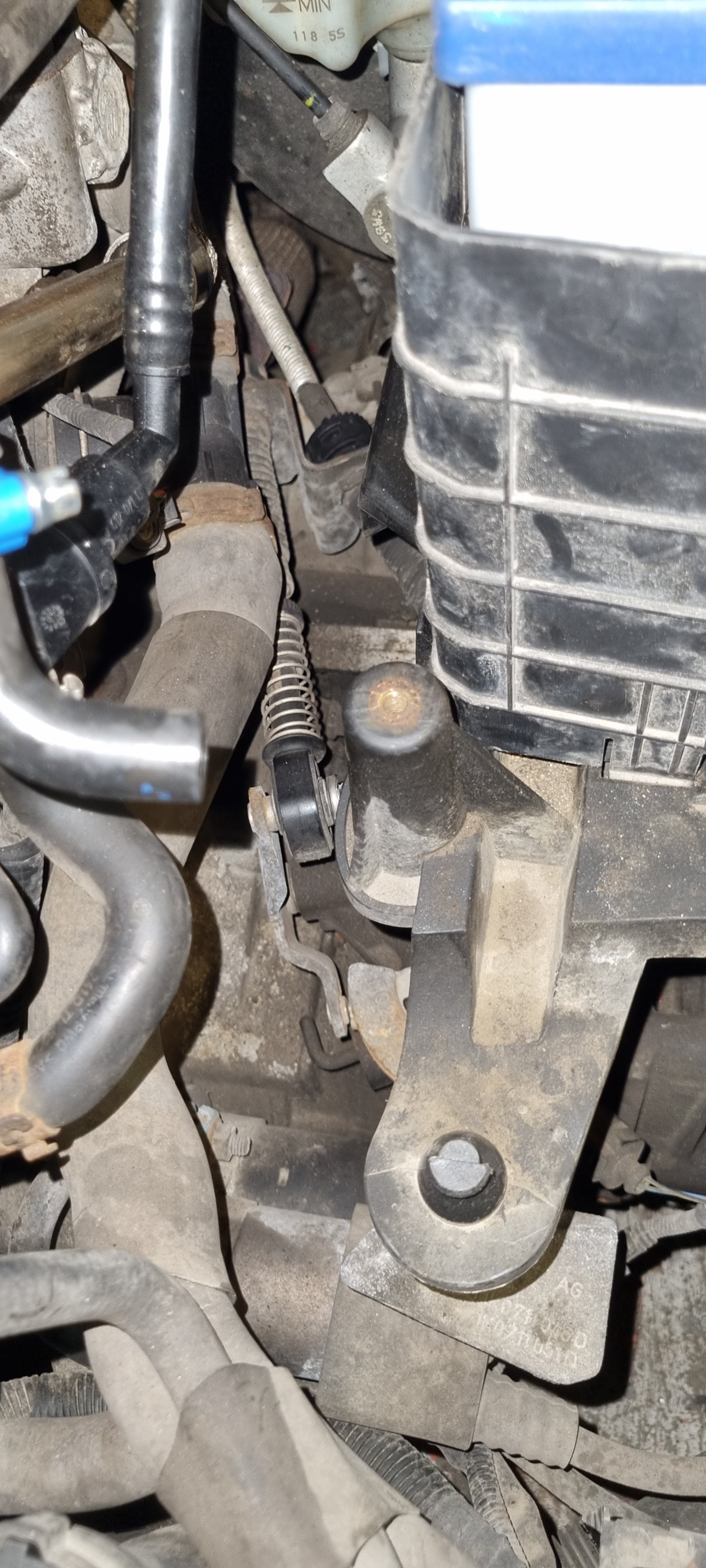 HELP!! skoda octavia ii(MK2) hatchback (1Z3) 2005 Alarm siren located