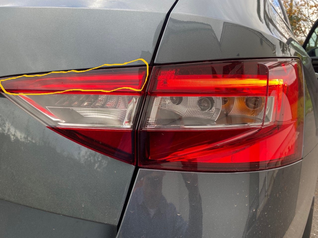 Skoda superb tail light sales