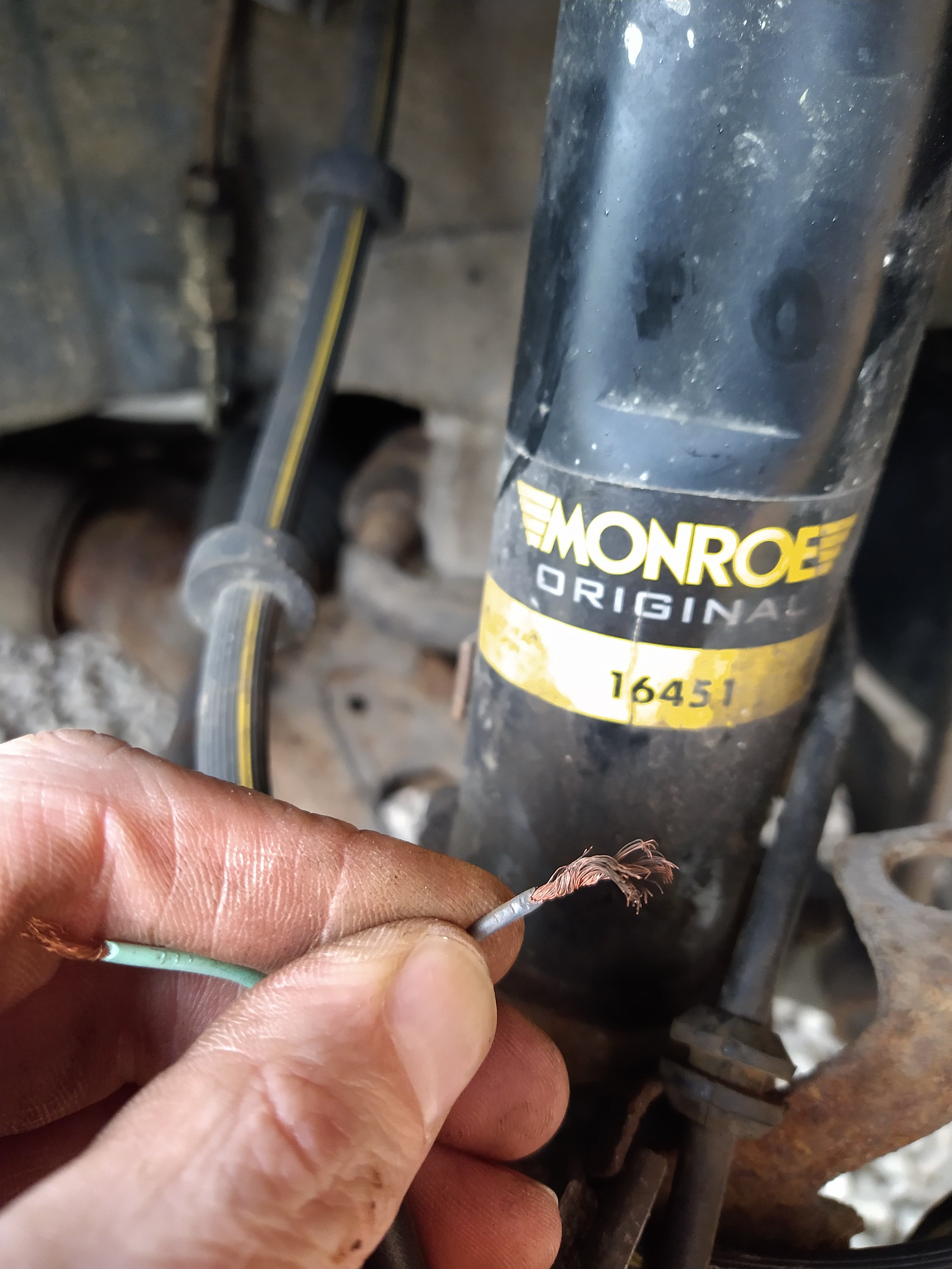 Abs wire fault, corroded. Fault code 00285