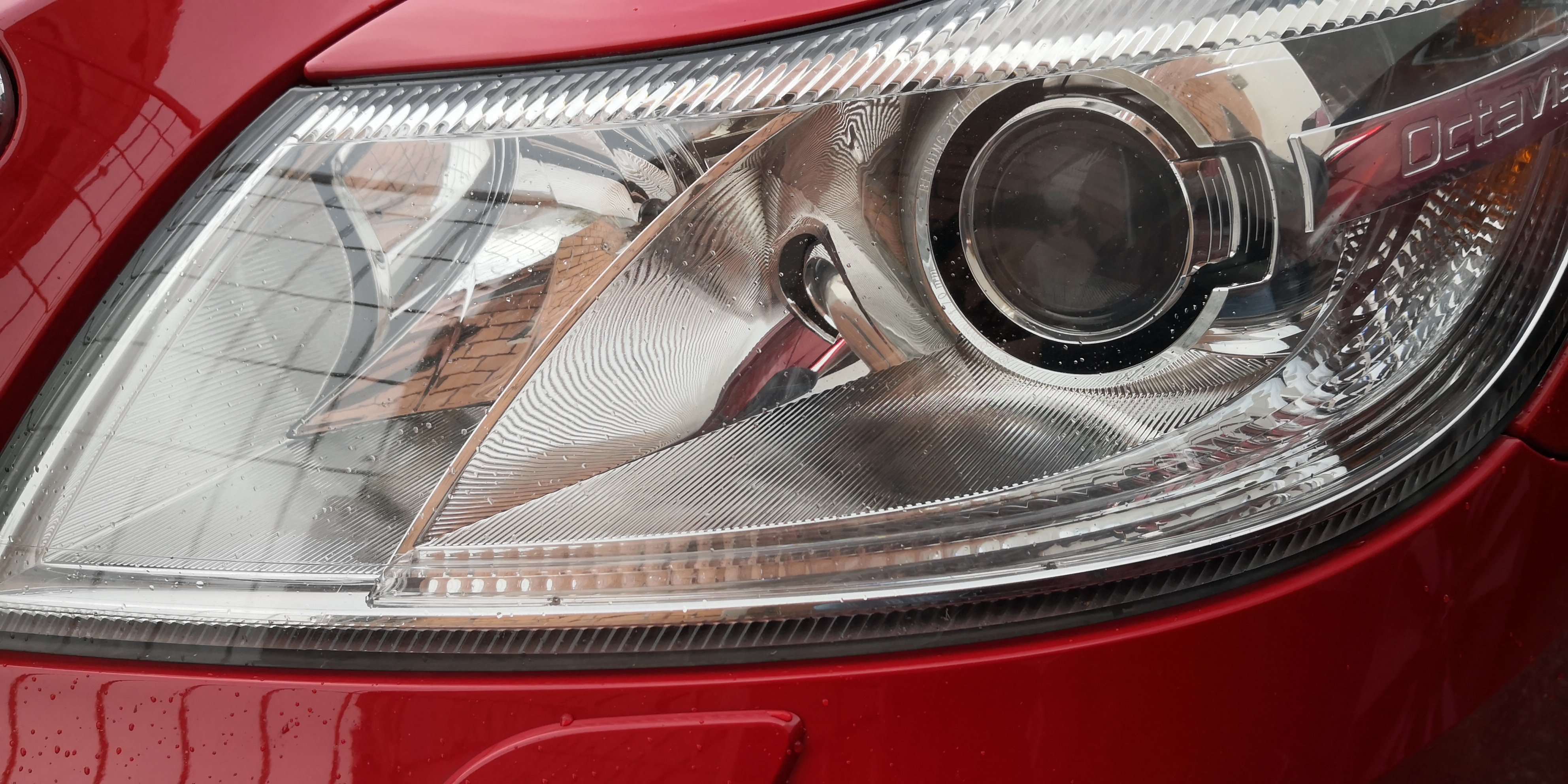 Cleaning Inside of Headlight Lens Skoda Octavia Mk II (2004 2013