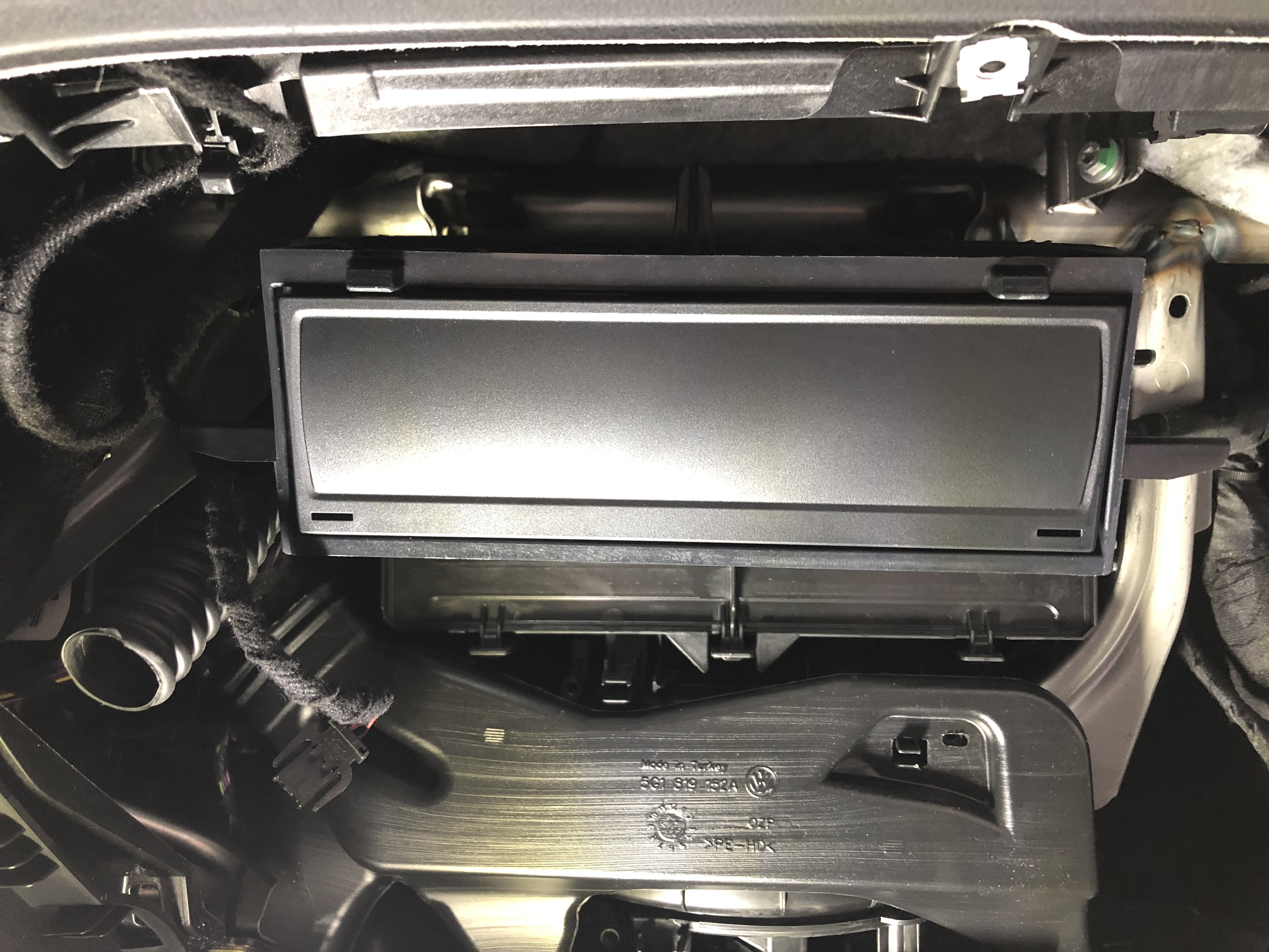 Installing subwoofer & Amp on 2021 Skoda Octavia Audio, Electronics and Security BRISKODA