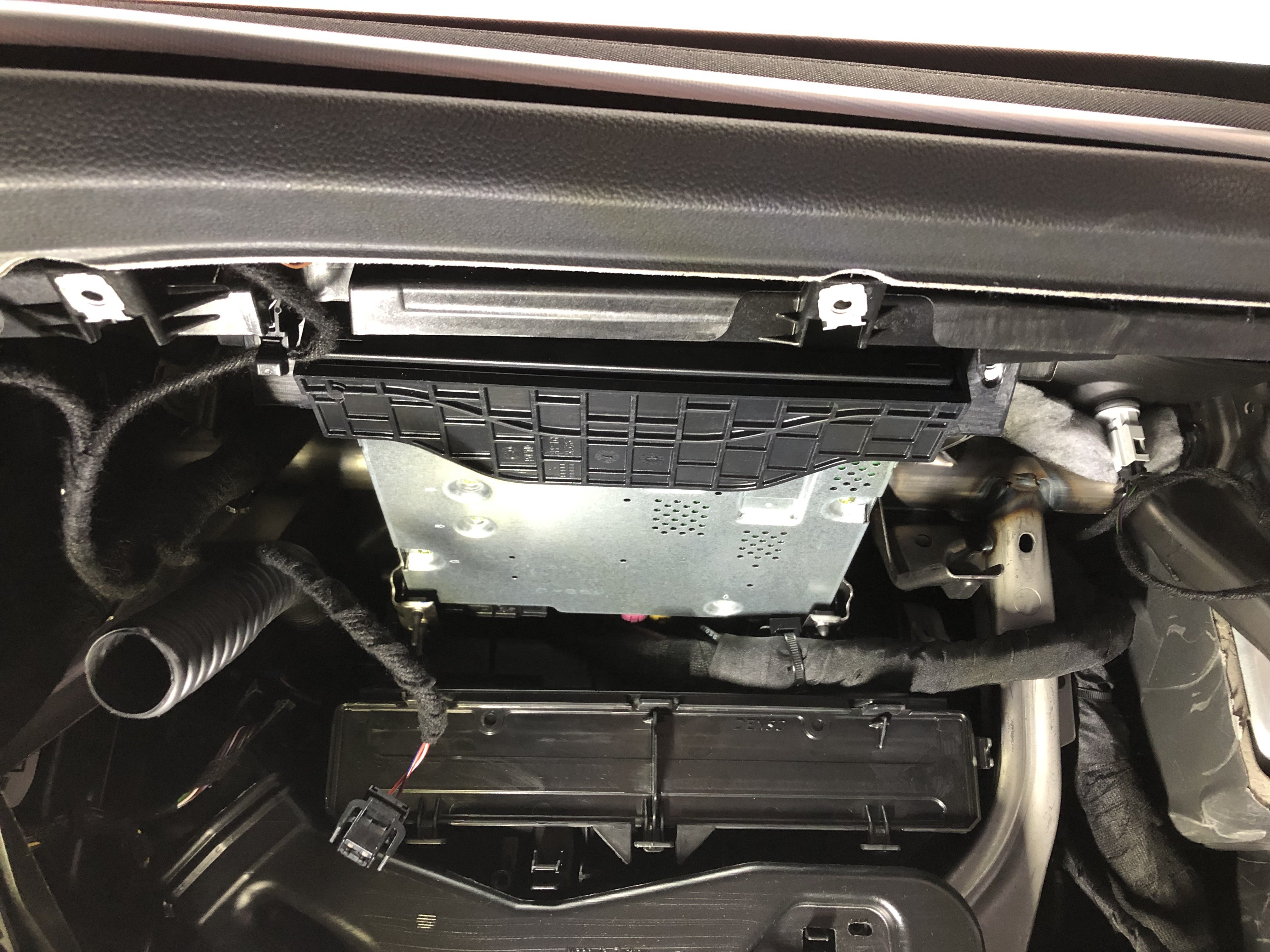 Installing subwoofer & Amp on 2021 Skoda Octavia Audio, Electronics and Security BRISKODA