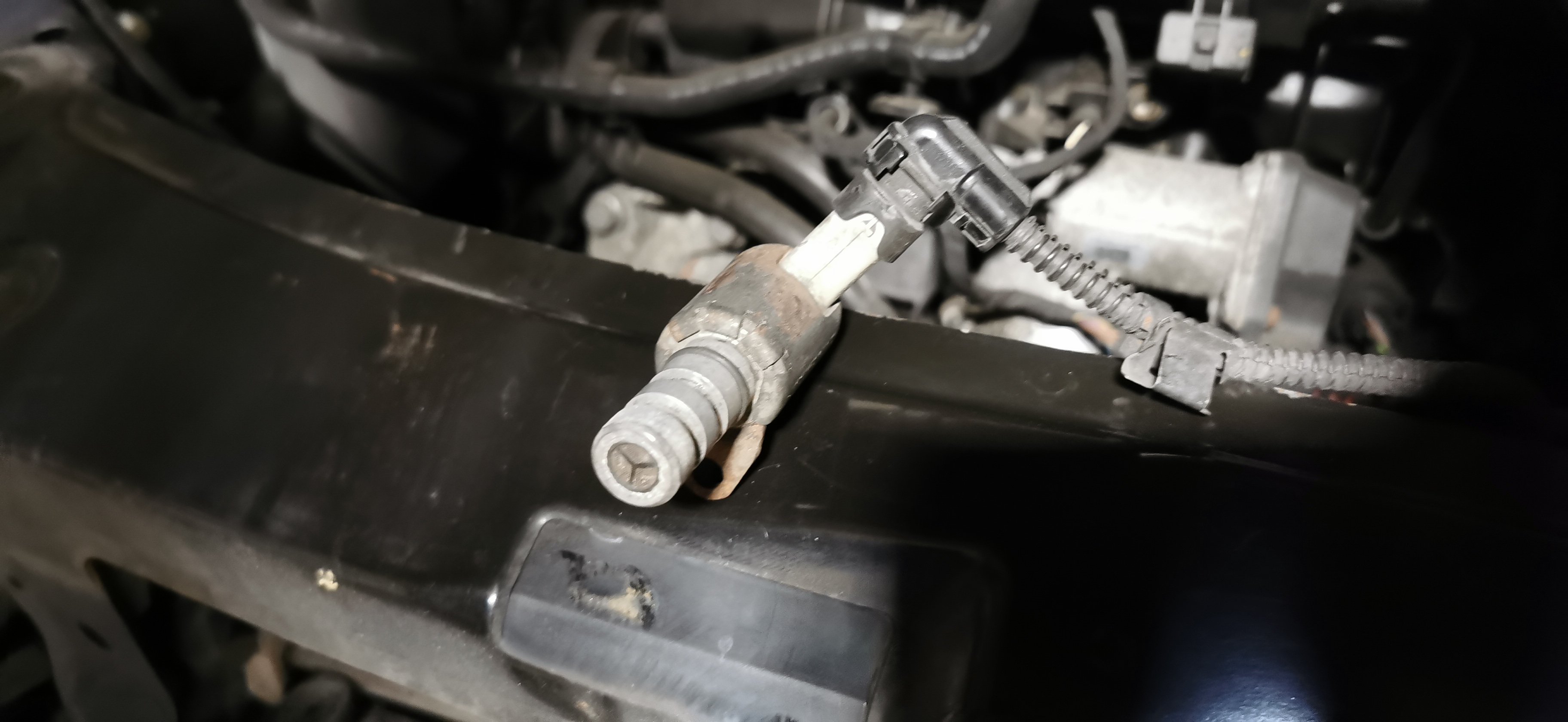 Oil pressure regulator valve location??? Skoda Octavia Mk II (2004