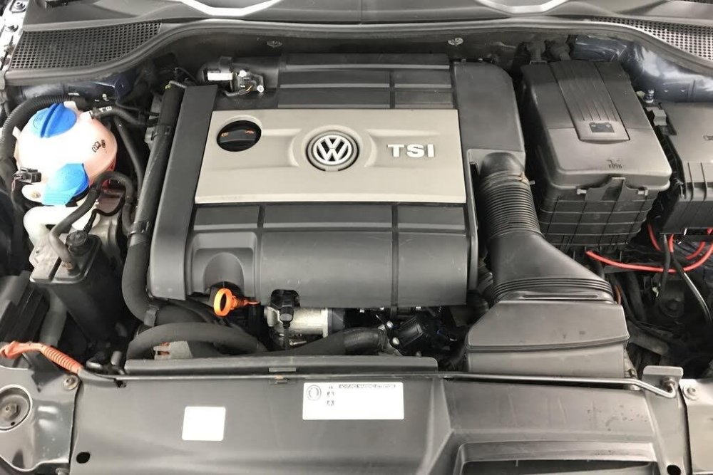 volkswagen-scirocco-2-0-tsi-r-3dr-coupe-623661530-19.jpg