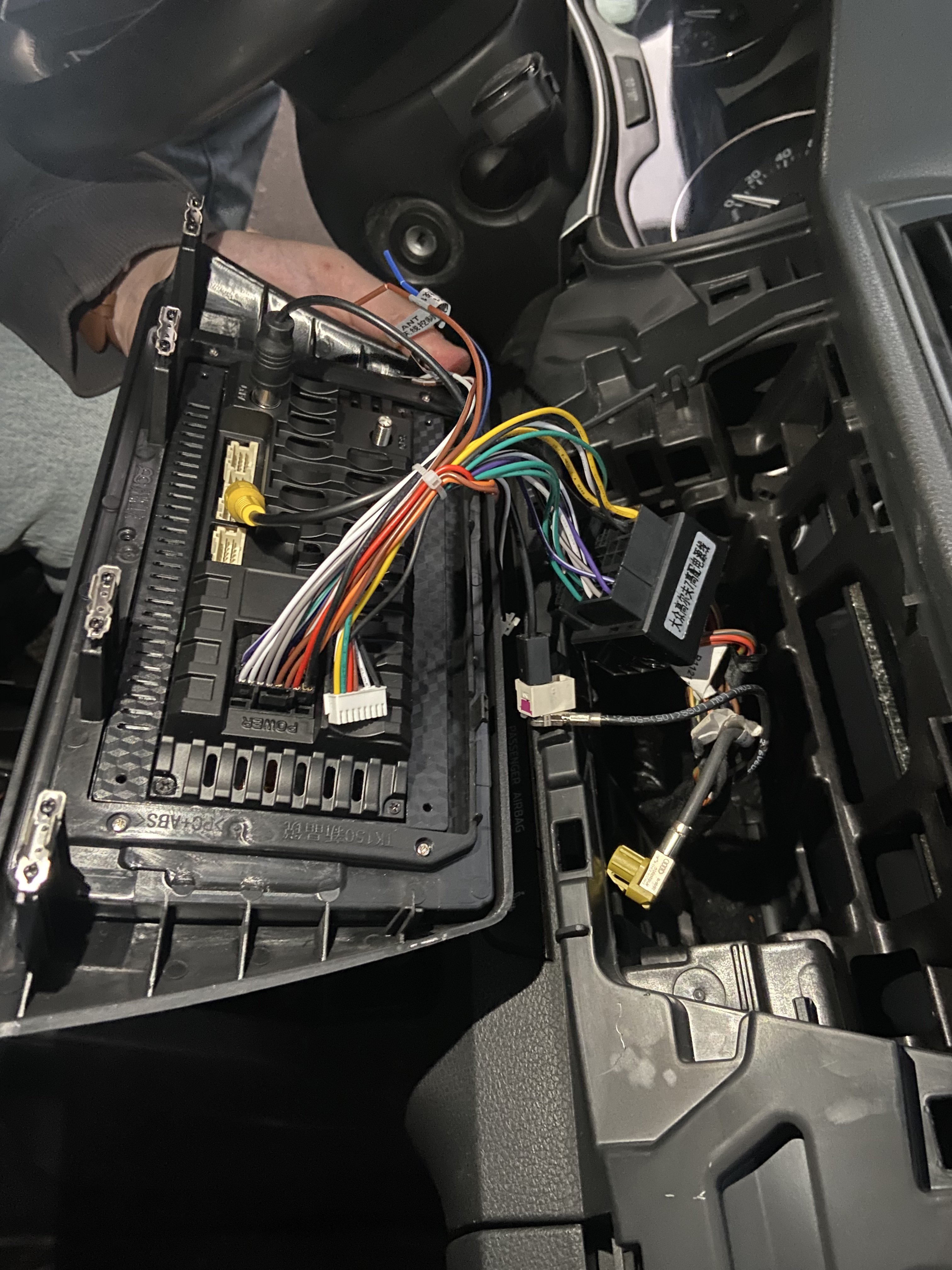 Original Microphone not working on new stereo Skoda Fabia Mk III