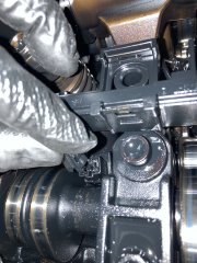 Disintegrated connector on the injector wiring loom