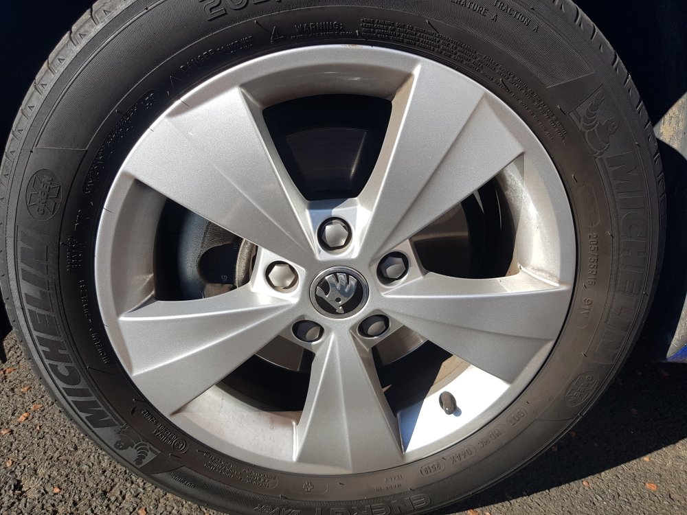 Paint for alloy wheel for 2019 Octavia SE Tech Skoda Octavia Mk III