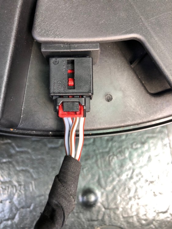 Canton Speaker connector.JPG