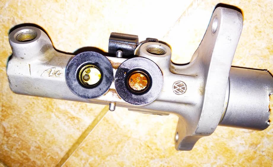 Octavia MK2 2012 brake light switch Skoda Octavia Mk II (2004 2013