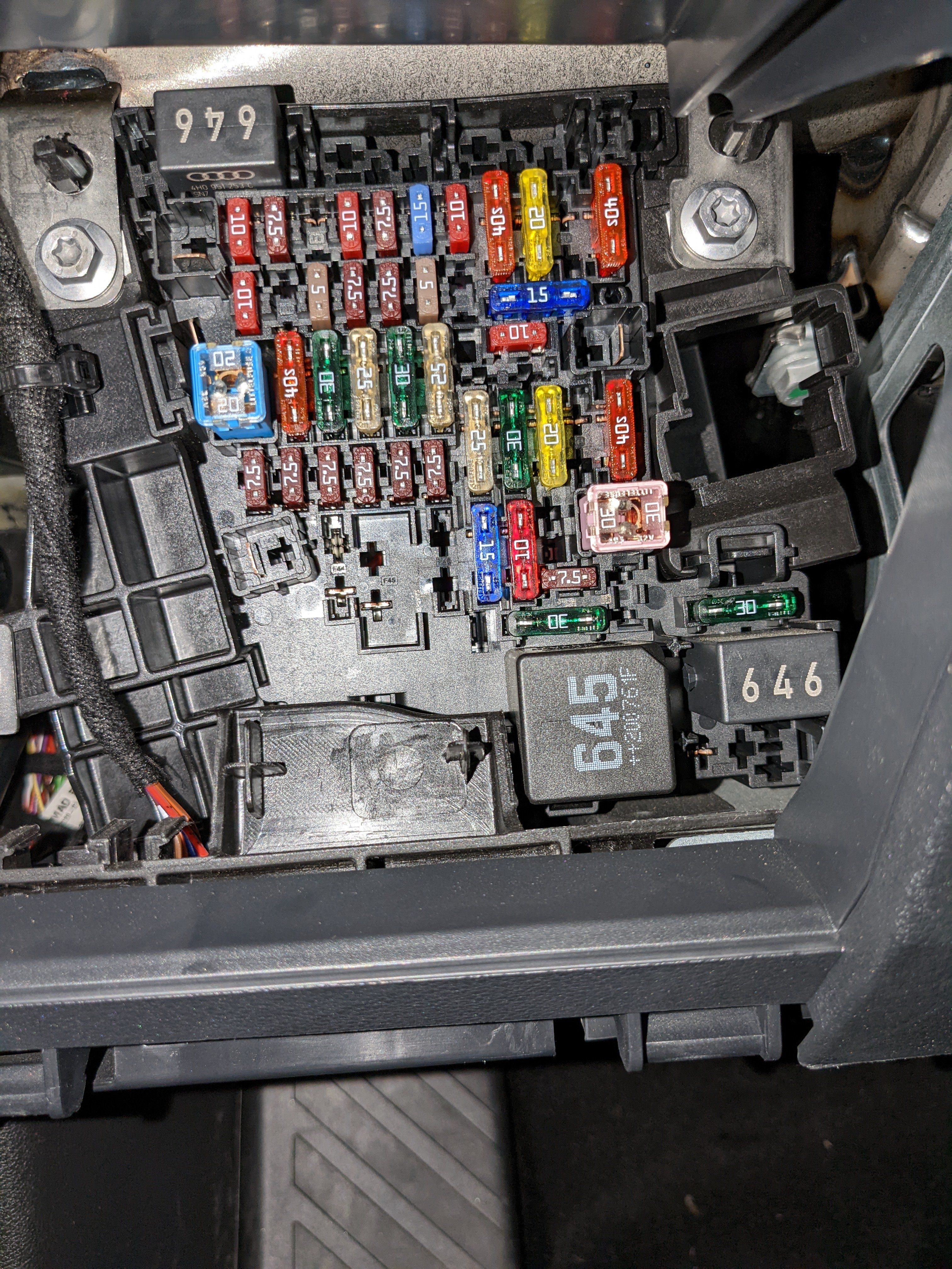 skoda octavia cigarette lighter fuse location Does Octavia MkIII (2020) use 
