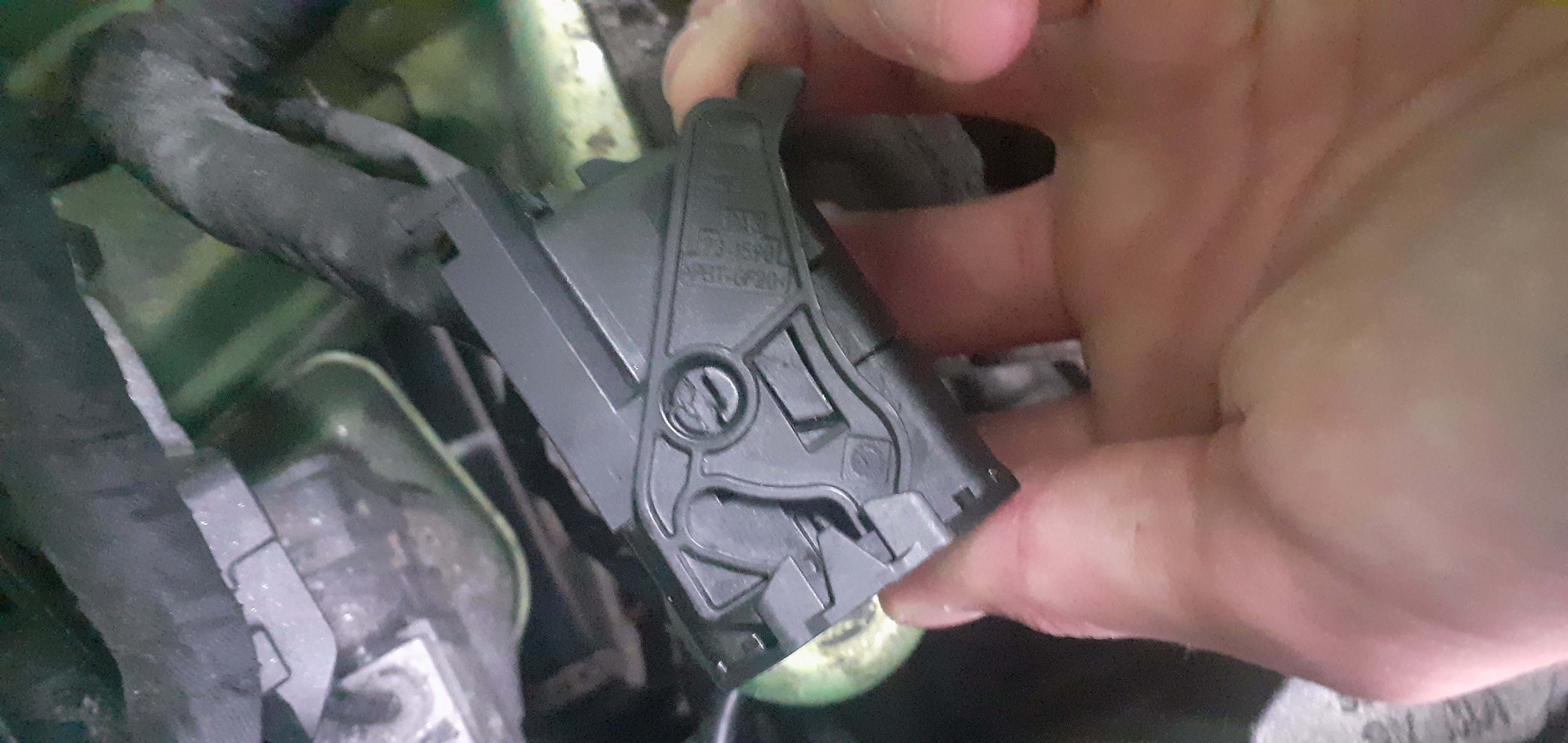 2013 Skoda Citigo ECU Plug Disassembly? Škoda Citigo BRISKODA