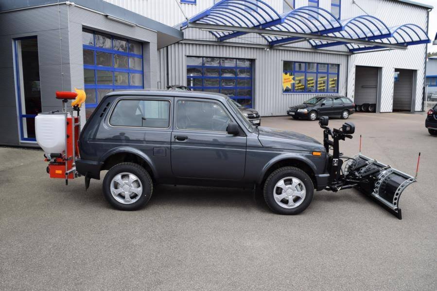 Lada-Niva-94011M-grau-11.jpg.1e2b2c9b78ae566d4611f53f1dfa1357.jpg