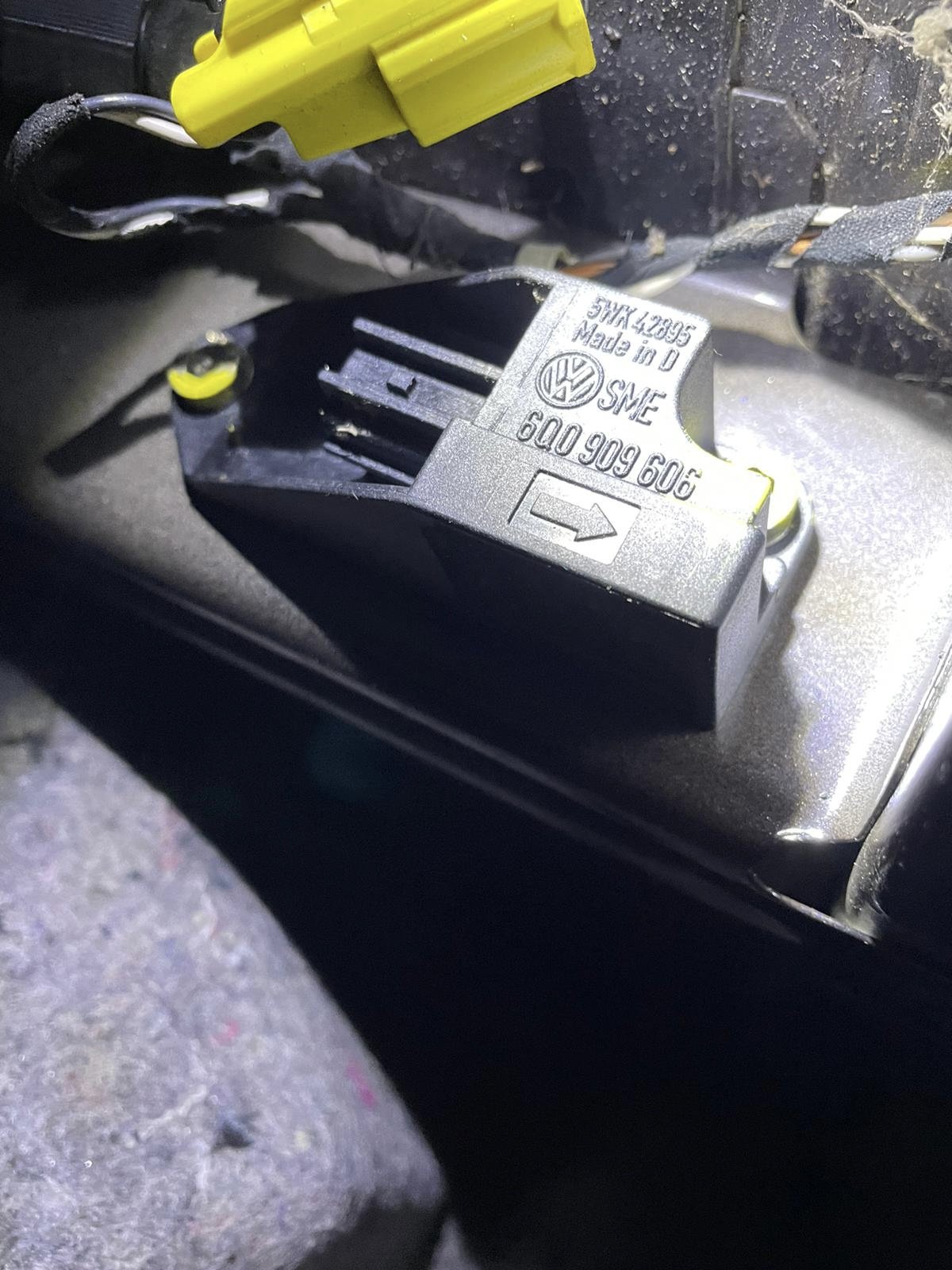 Drivers side crash sensor location Skoda Fabia Mk I (19992007