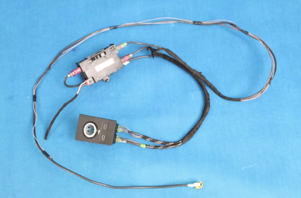 Retrofitted usb type c ports Skoda Karoq BRISKODA