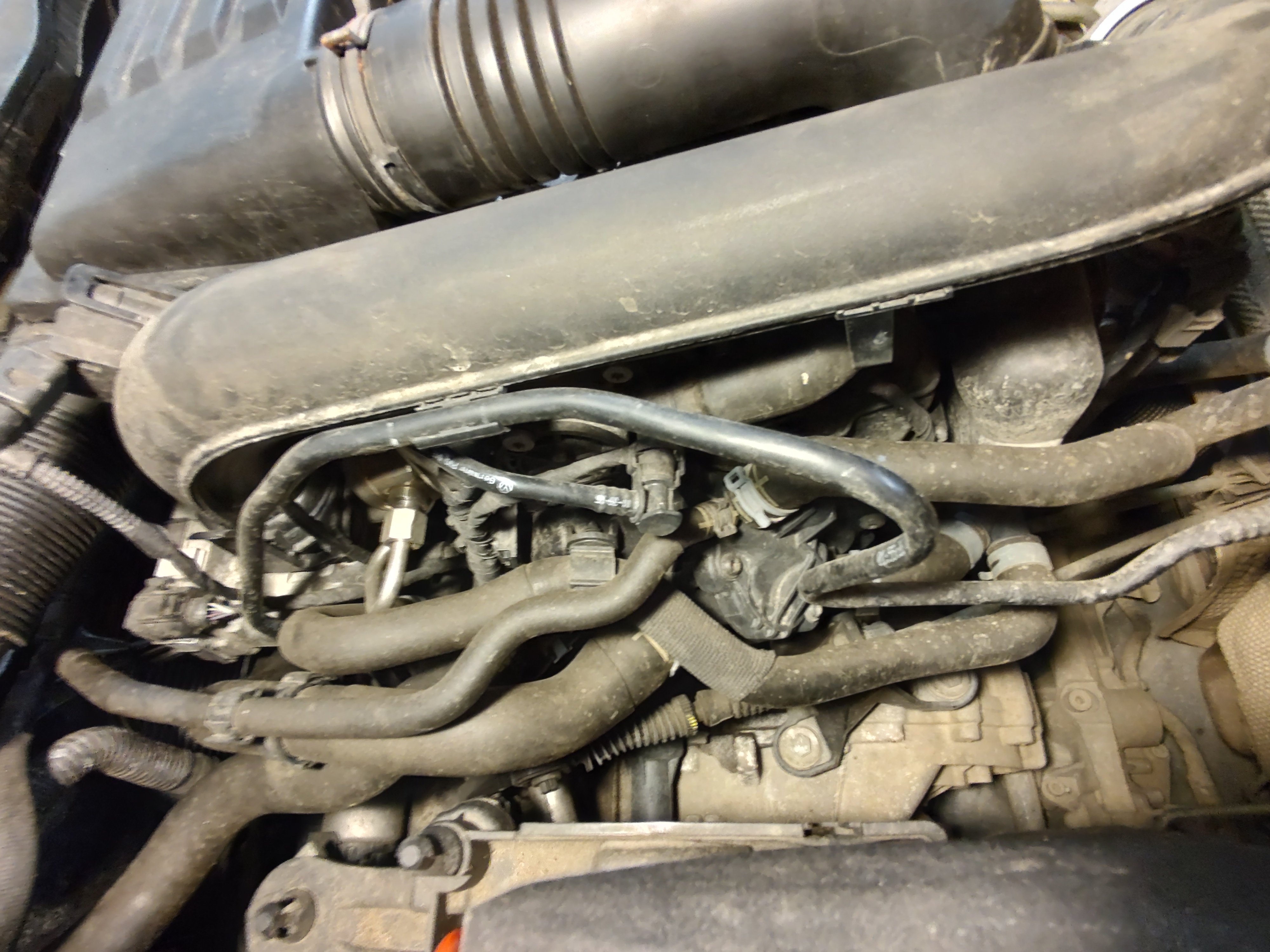 Coolant leak thermostat housing 1.4tsi Skoda Superb Mk III (2015