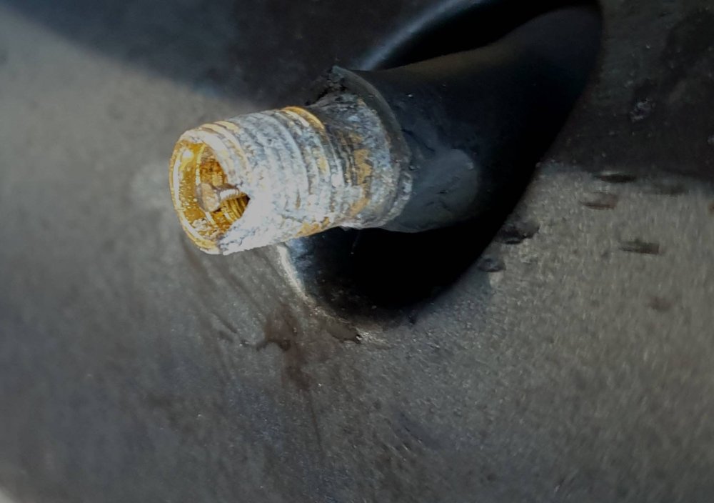 tire valve one.jpg