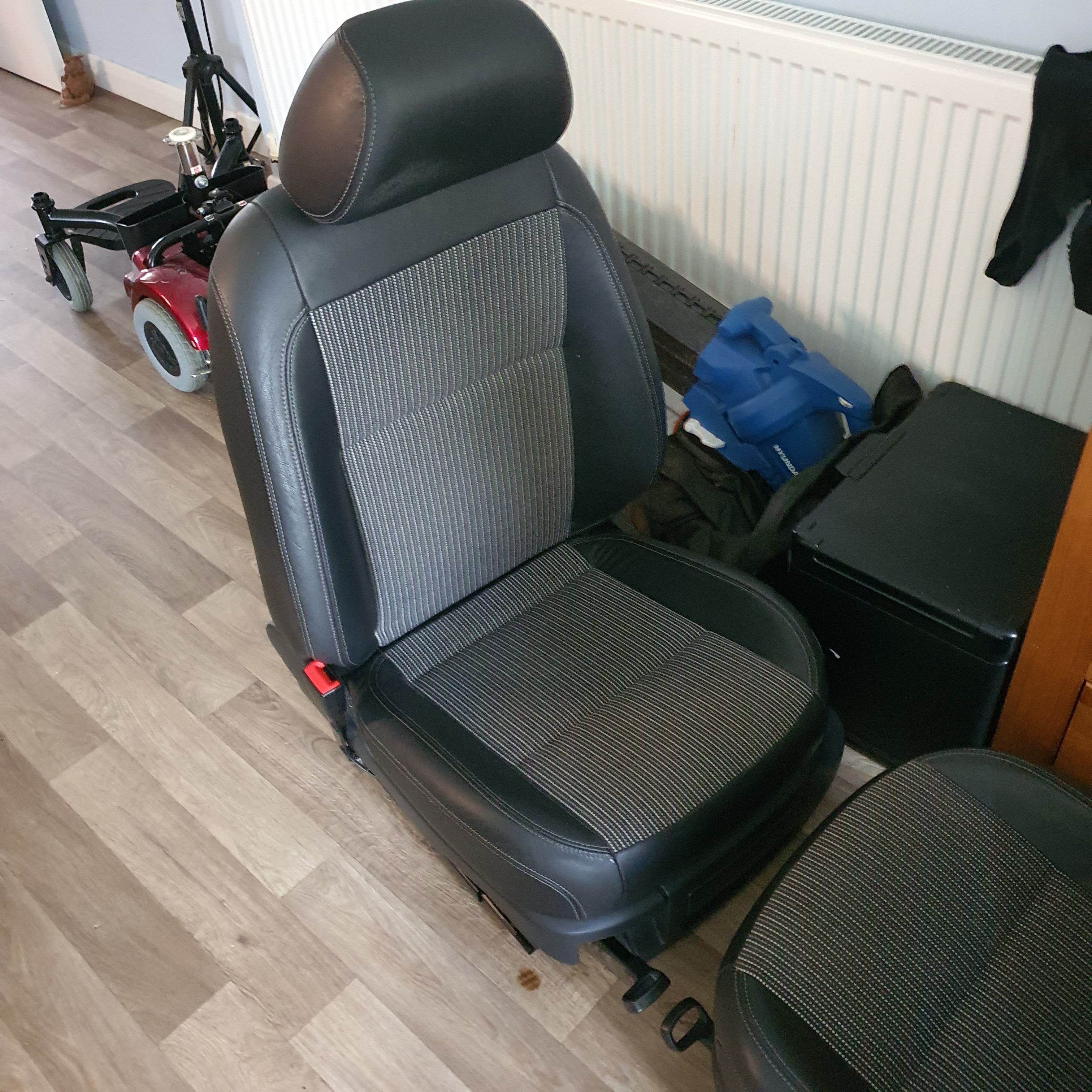£90 MARK TWO FABIA/ROOMSTER FRONT SEATS