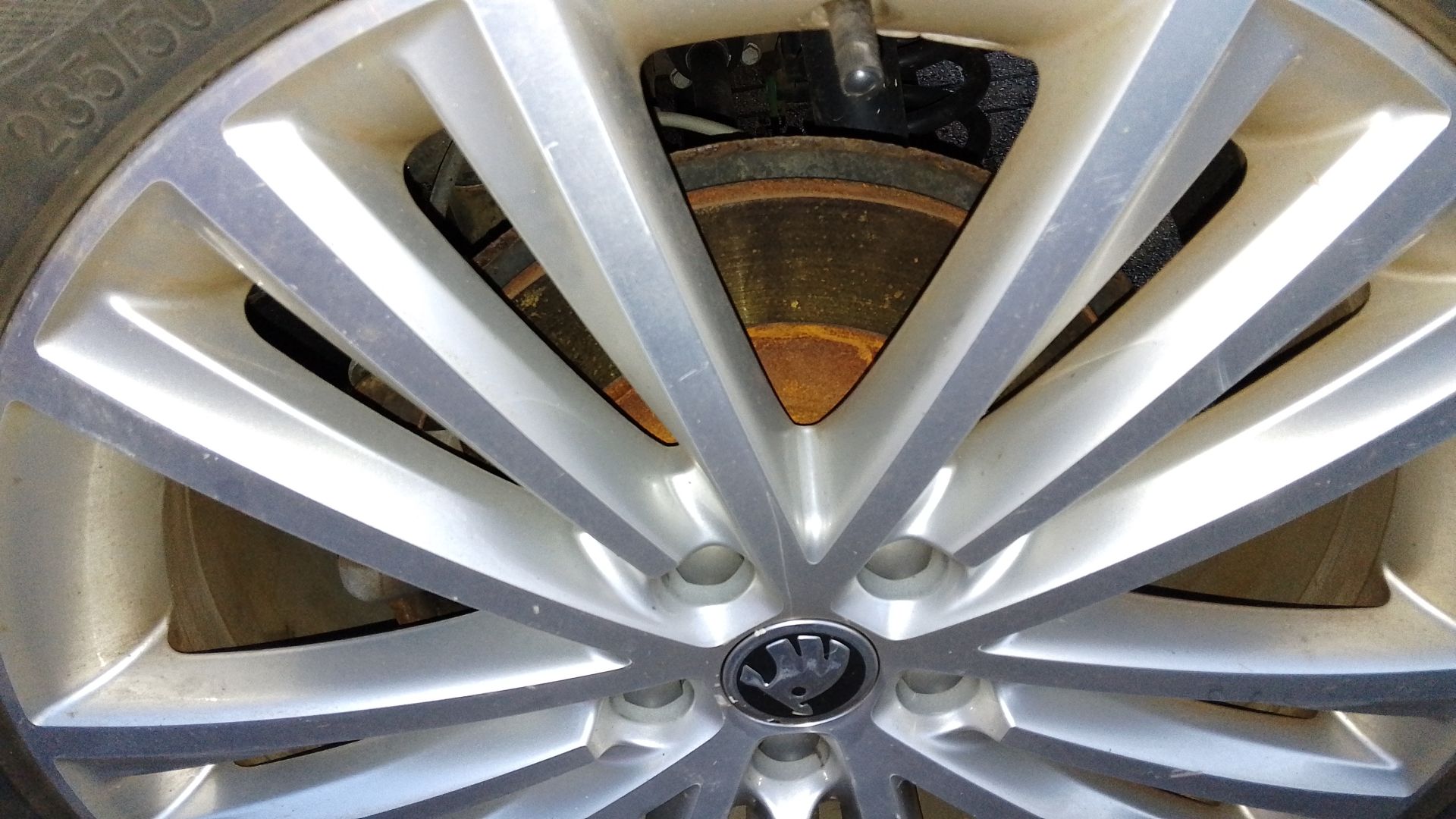 Surface of brake discs rust quickly - Skoda Kodiaq MK1 (2017-2023 ...