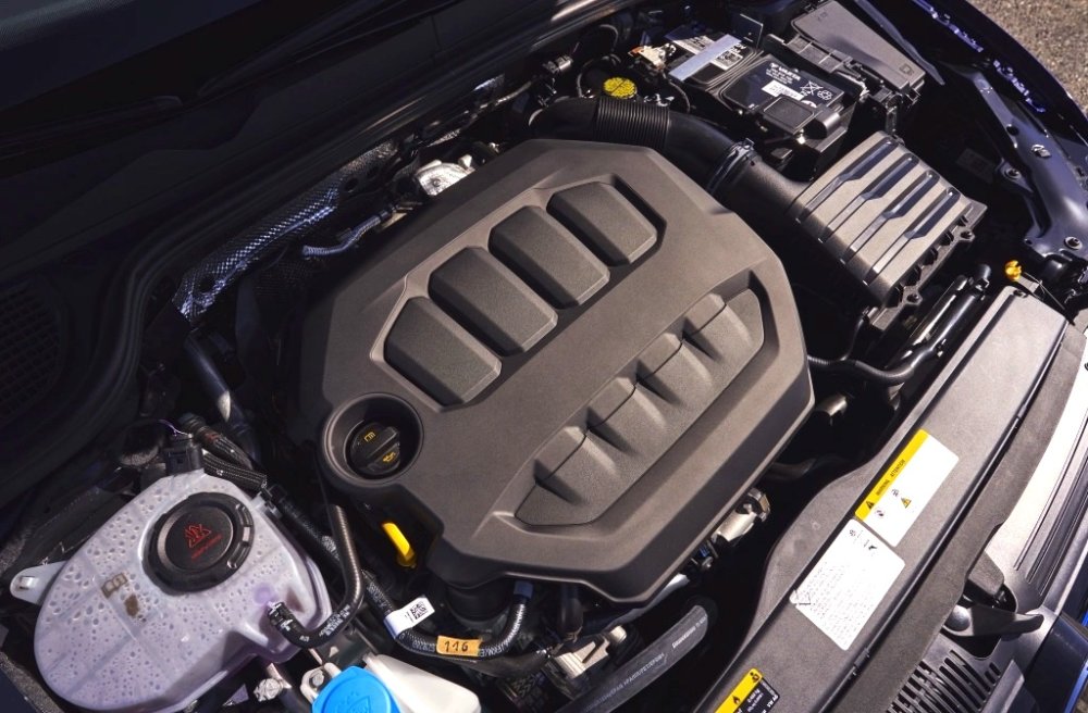 EA888-Evo-4-engine-used-in-the-2022-Volkswagen-Golf-GTI-and-Golf-R.thumb.jpg.13eeb911244527e20cd0a118a033dede.jpg
