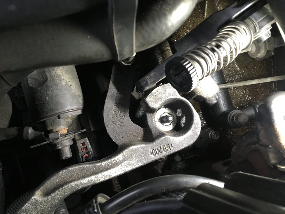 Clutch change on 1.4 16V Skoda Fabia Mk II (20072014) BRISKODA