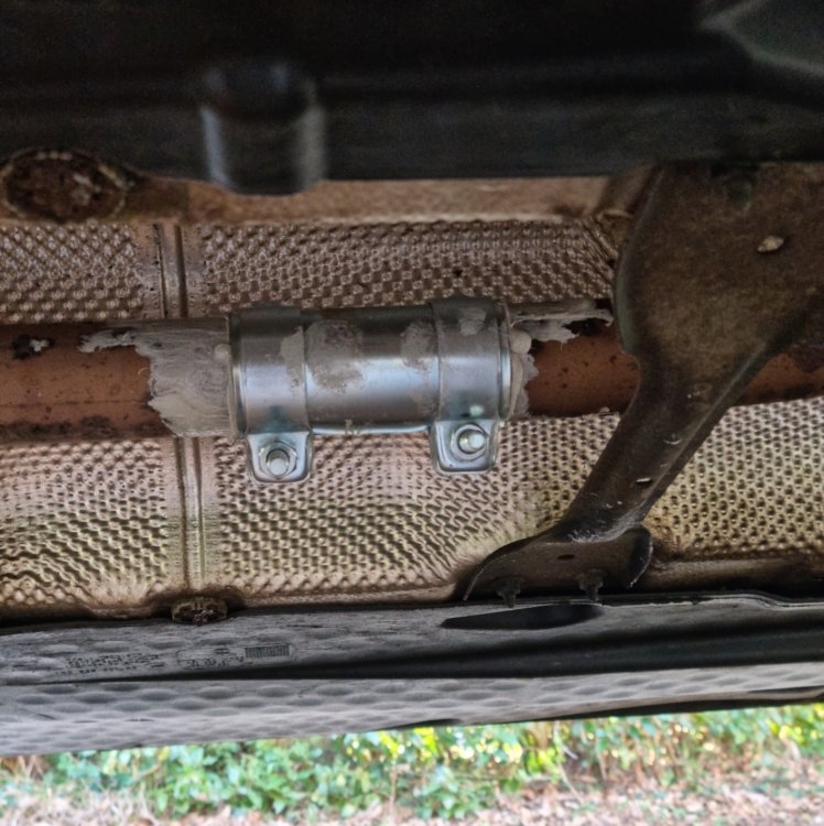 Rattle when accelerating/over bumps.. exhaust mounts? Skoda Octavia