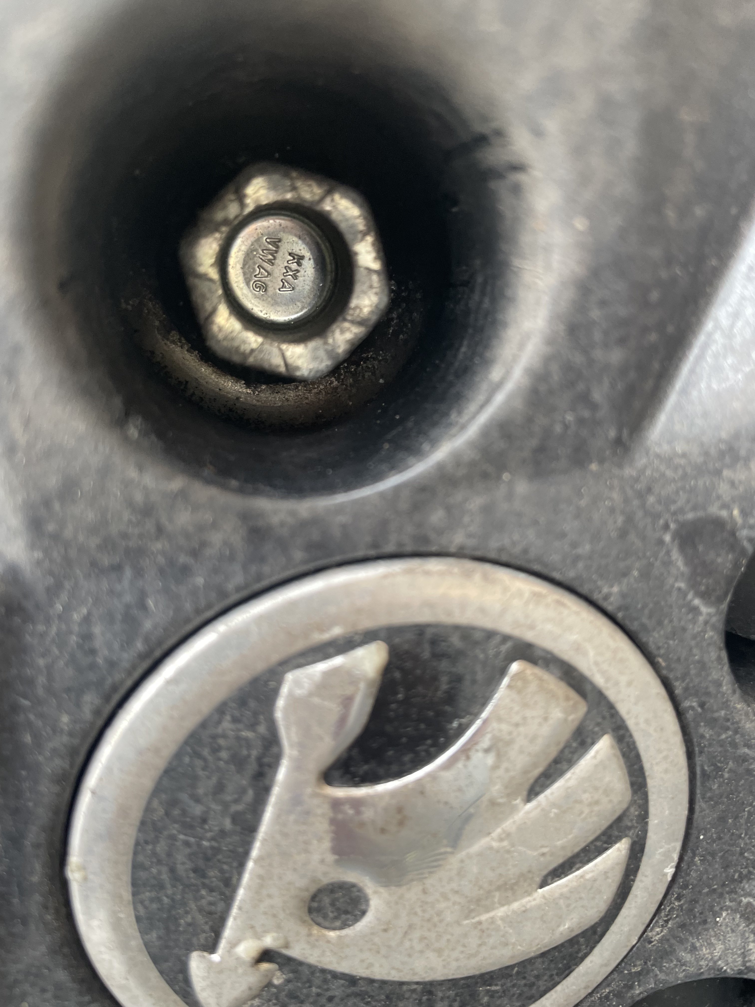 Skoda fabia locking clearance wheel nut key