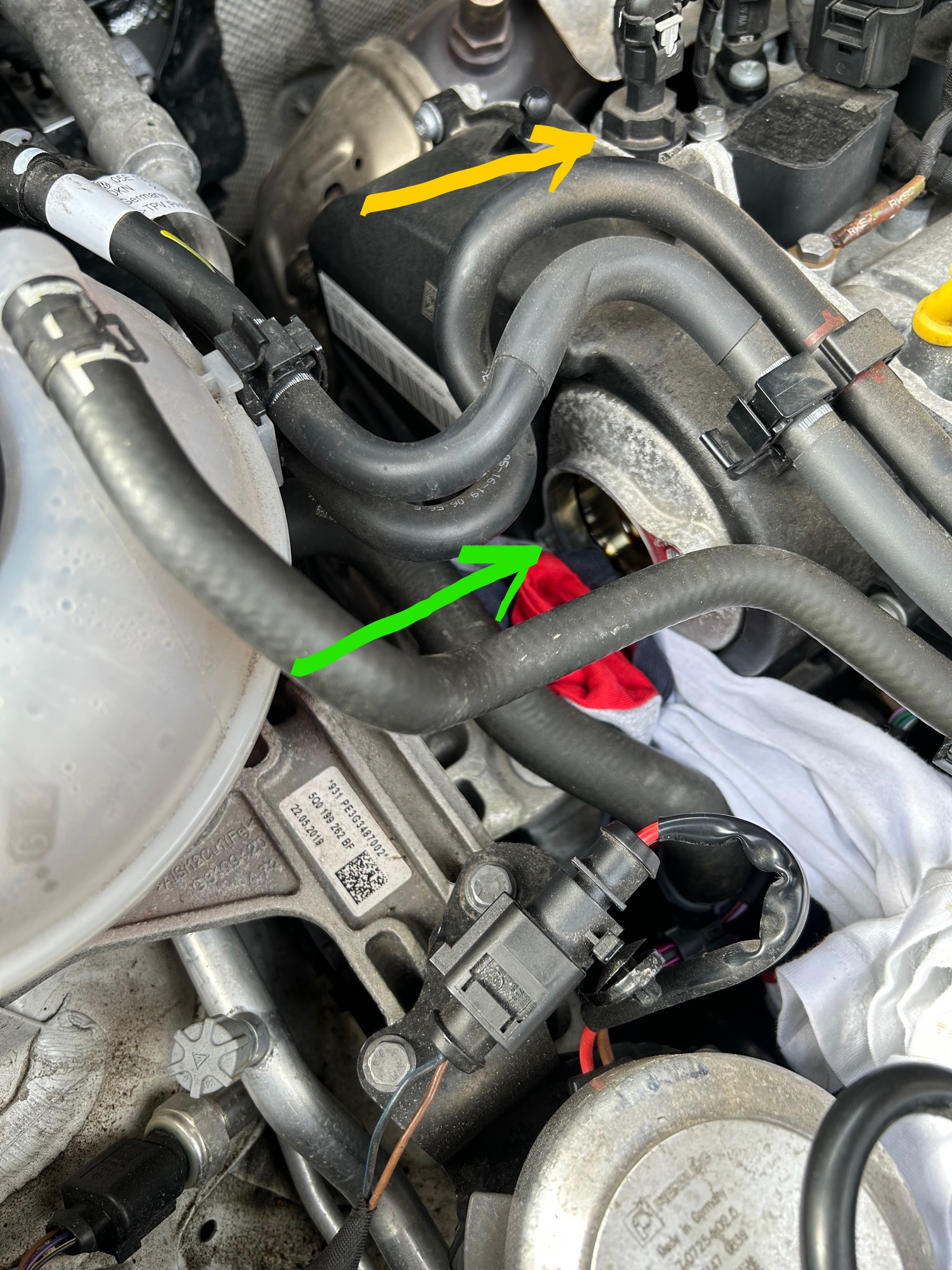 Intake Camshaft Adjustment (correct vs. faulty P0011 problem) Skoda