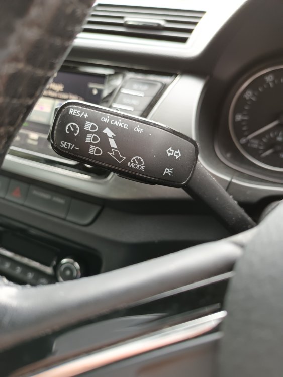 2019 Fabia SE TSi with no apparent means to switch between cruise