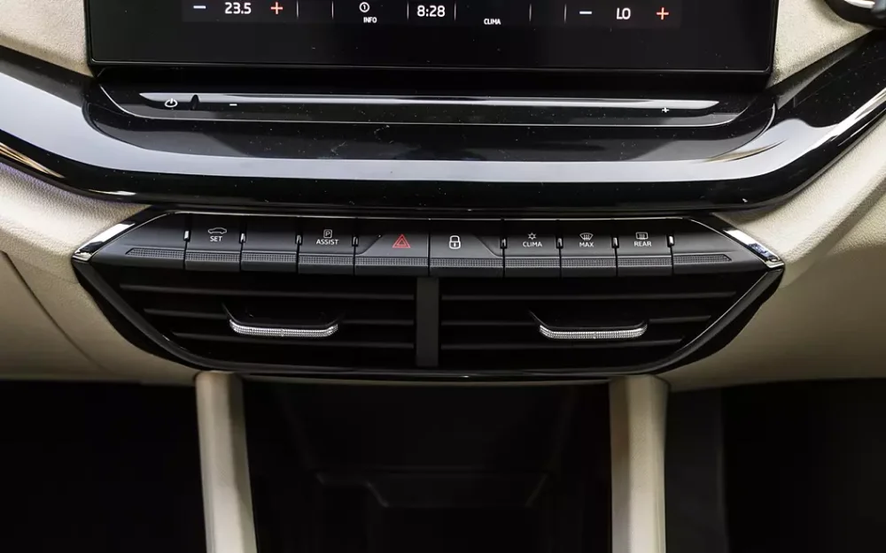 octavia-interior-front-centre-air-vents-2.thumb.webp.4ce180a61112c23536e8fe5e69068d60.webp