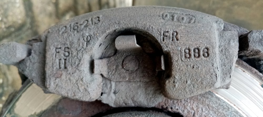 FL07LXC front pads.jpg