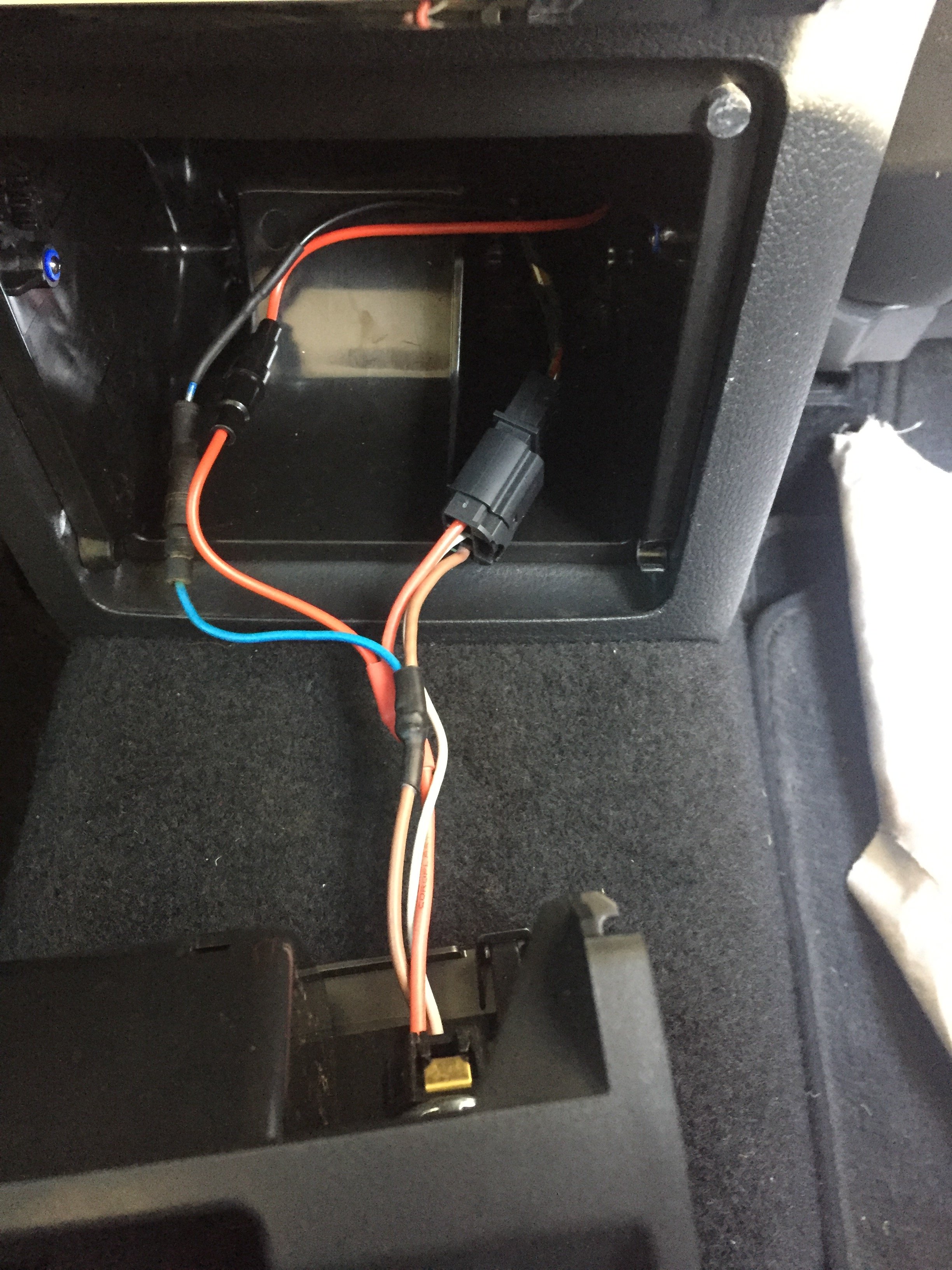 Adding USB ports in armrest? - Skoda Superb Mk3 (2015 - 2023) - BRISKODA
