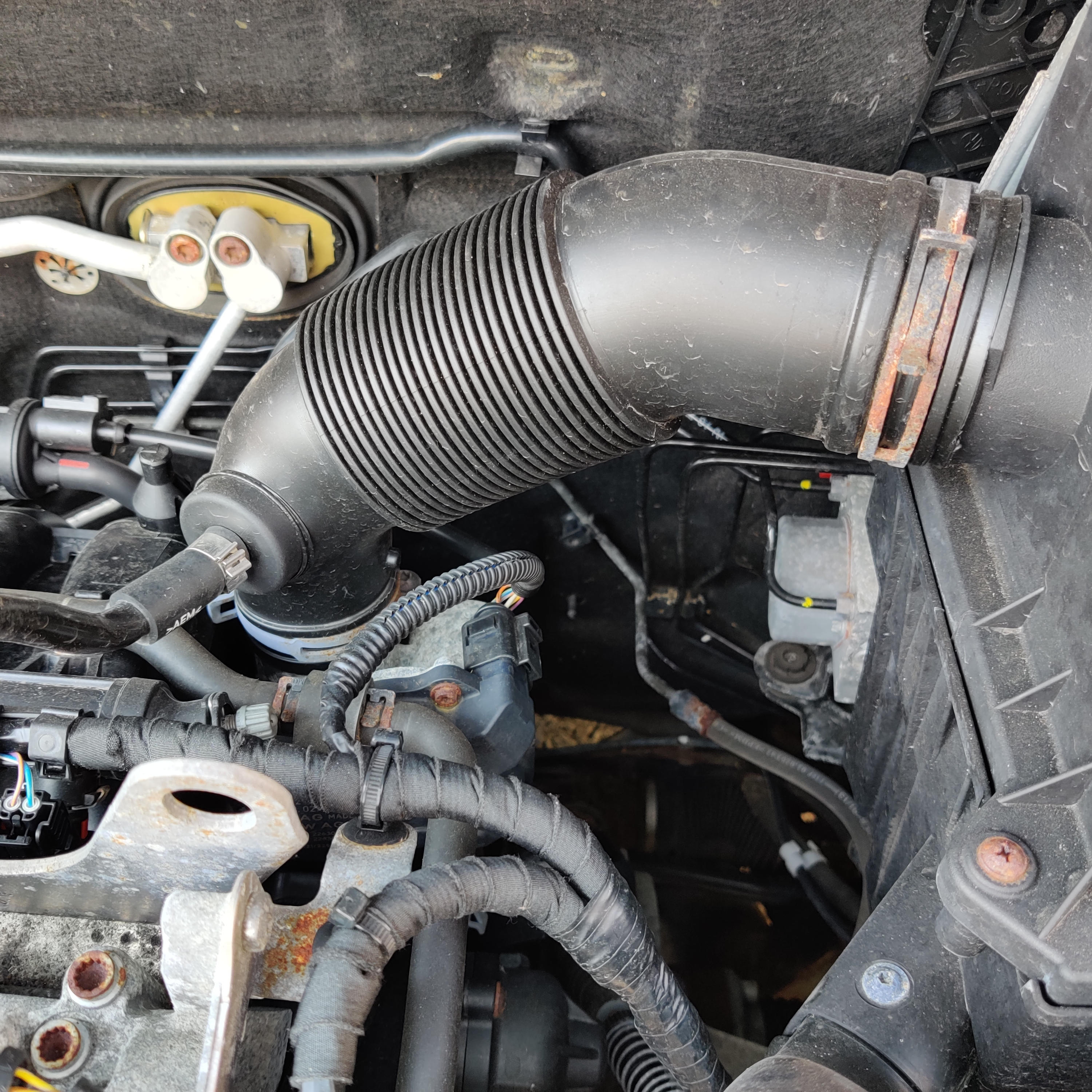 Locating the Intake Air Temperature sensor on a Fabia SE 1.2 Skoda Fabia Mk II (20072014