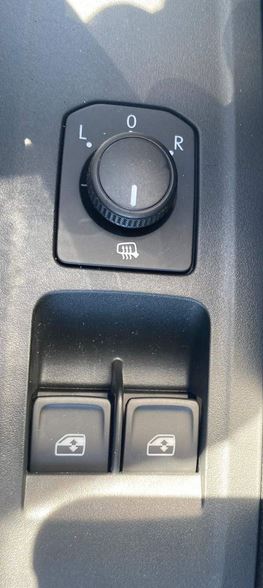 fabia_mirrorJPG.JPG.dddd35c6789018f6780f60bd72976620.JPG