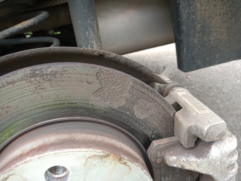 NS R disc pitting closeup.jpg