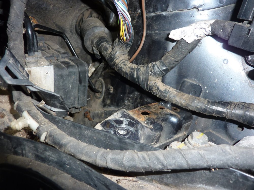 Brake pad sensor wiring where does it go? Skoda Octavia Mk II (2004