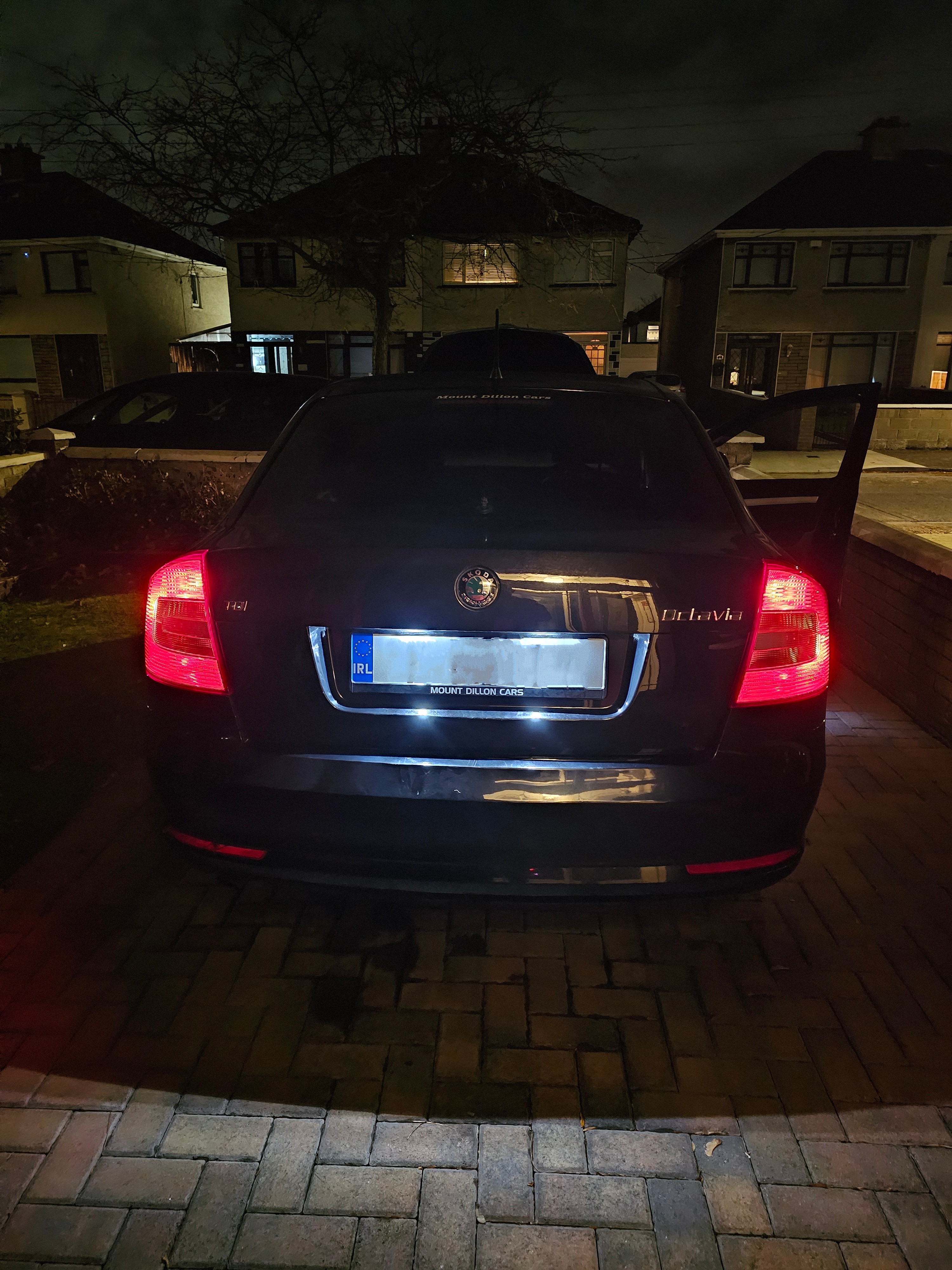 [Skoda Octavia MKII] Registration light Issue
