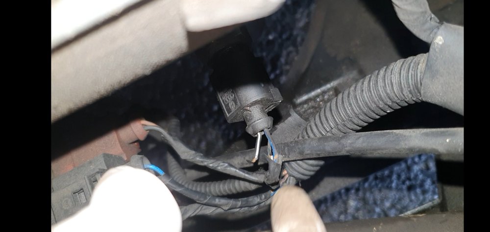 broken wire on reversing light connector skoda fabia mark 2 2012