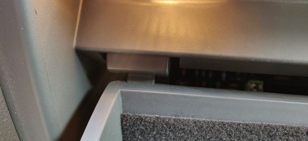 2024030216Gloveboxdrop.thumb.jpg.f09956f63aebf8575366b45f7529f08c.jpg