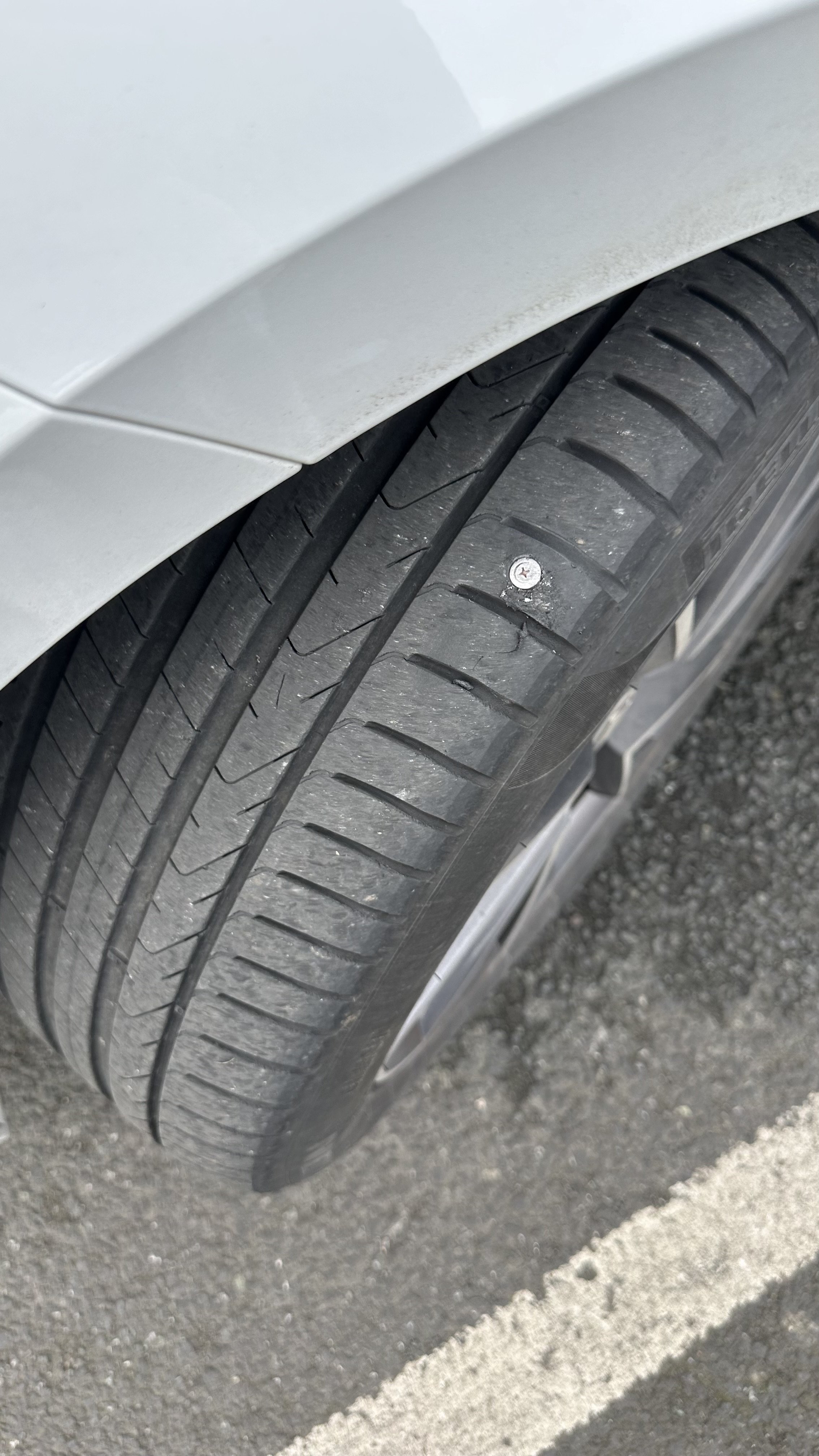 Screw in the tyre of Enyaq