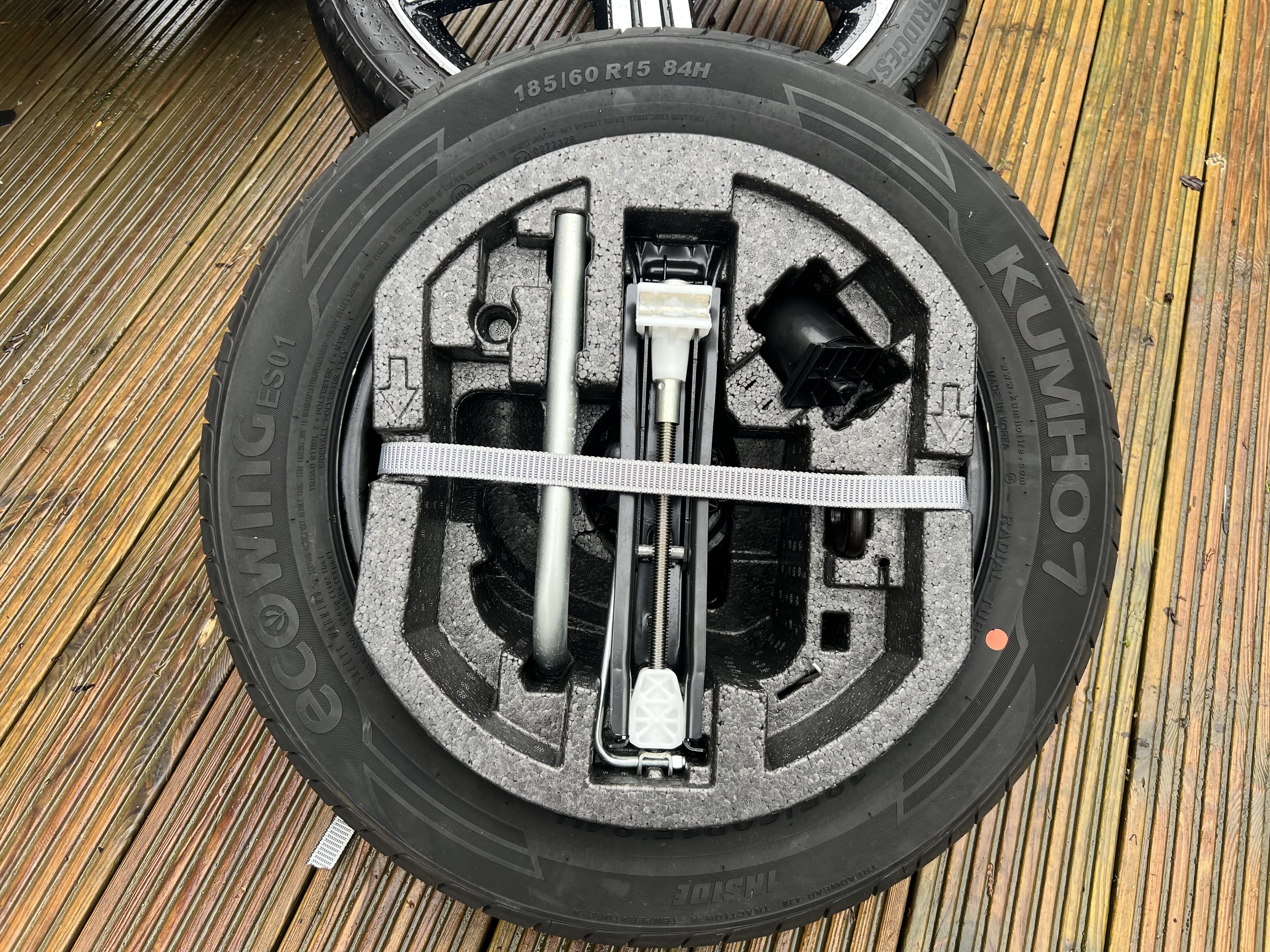 Fabia mk3 genuine Skoda spare wheel kit £80