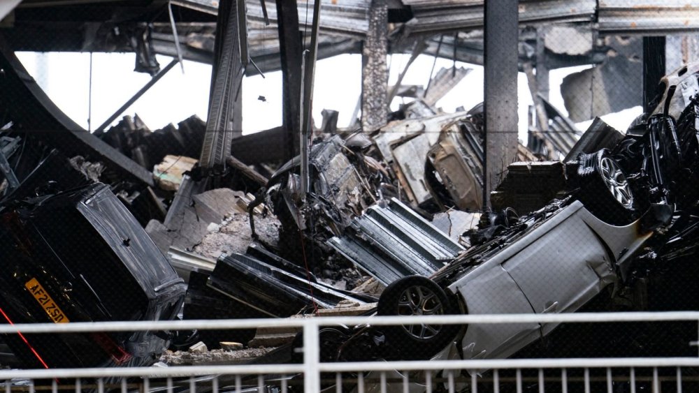 skynews-luton-airport-fire_6319833.thumb.jpg.9f8df9d64fb513970eb8deb0a69ced44.jpg