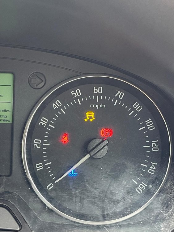 Tractionsymbol lights up, and the car starts shuddering Skoda Fabia