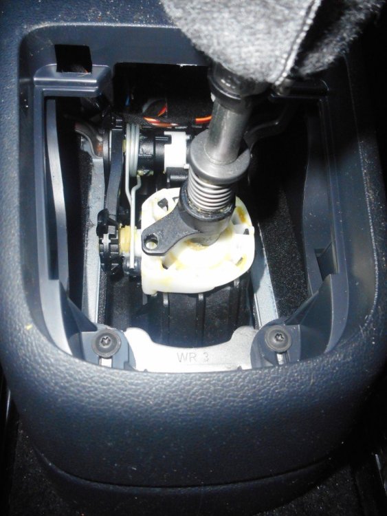 gearstick.thumb.jpg.883f02475f92a692c75606a774f94636.jpg