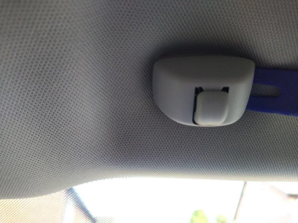 IMG_20240925_111642 prying off the sunvisor clip.jpg