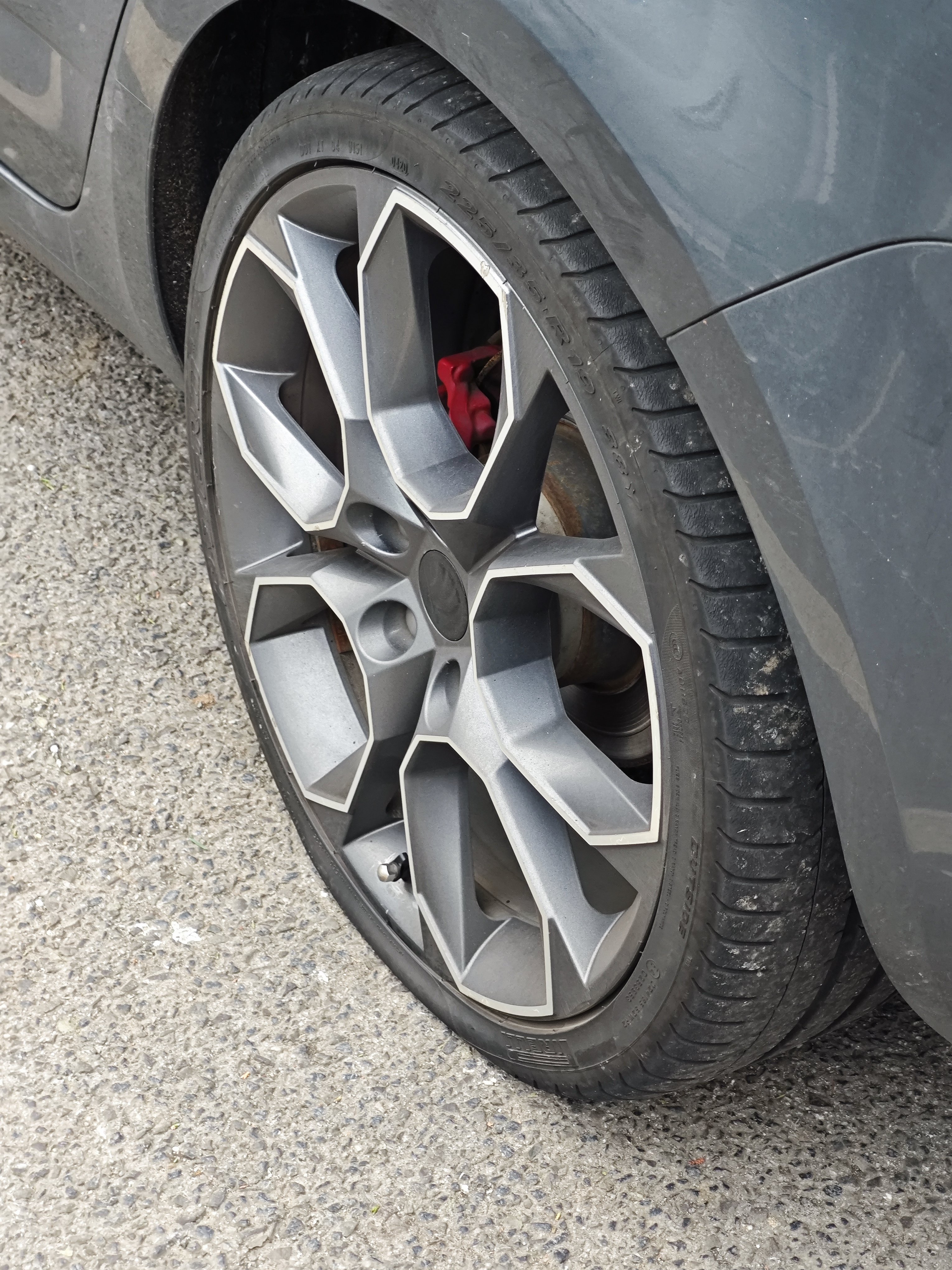 Switching from 225/35 R19 to 235/40 R19 tyre on Extreme 19s