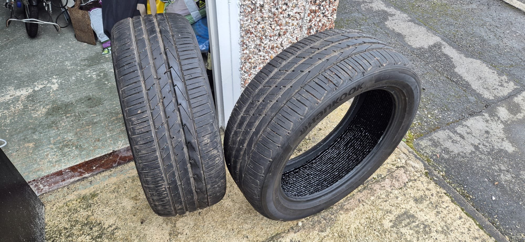 2 Hankook Ventus S1evo2 SUV tyres 235/50/19 300 miles only